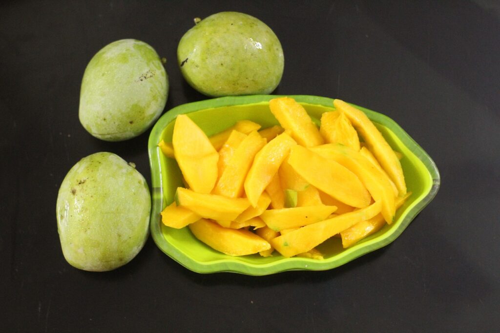 mangoes high in nutrients